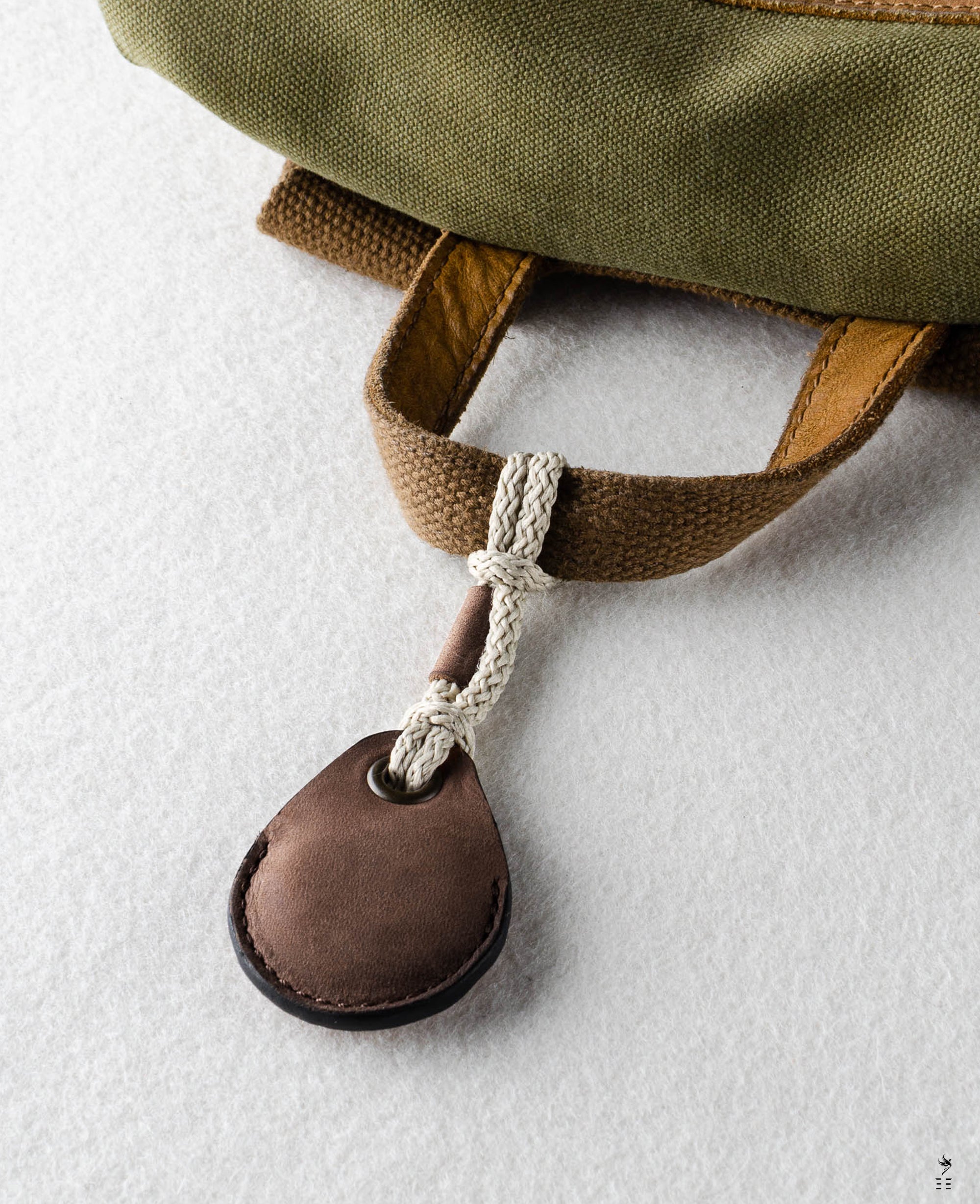 HOUSSE AIRTAG EN CUIR BOIS SAUVAGE