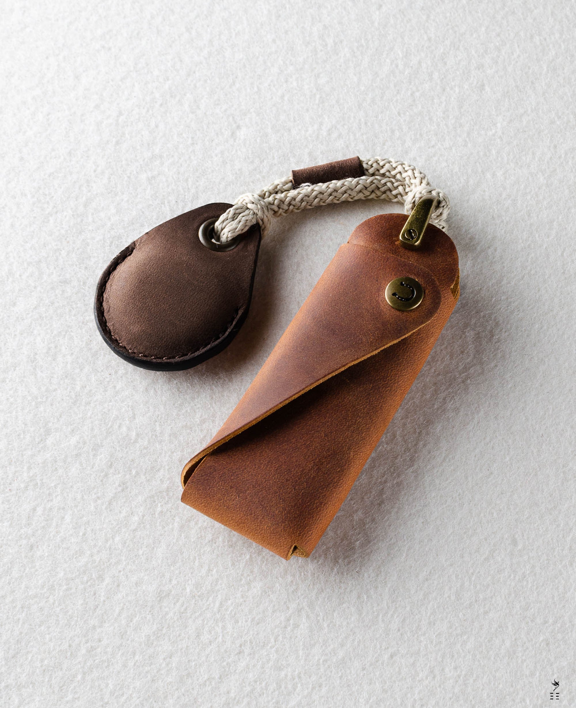 HOUSSE AIRTAG EN CUIR BOIS SAUVAGE