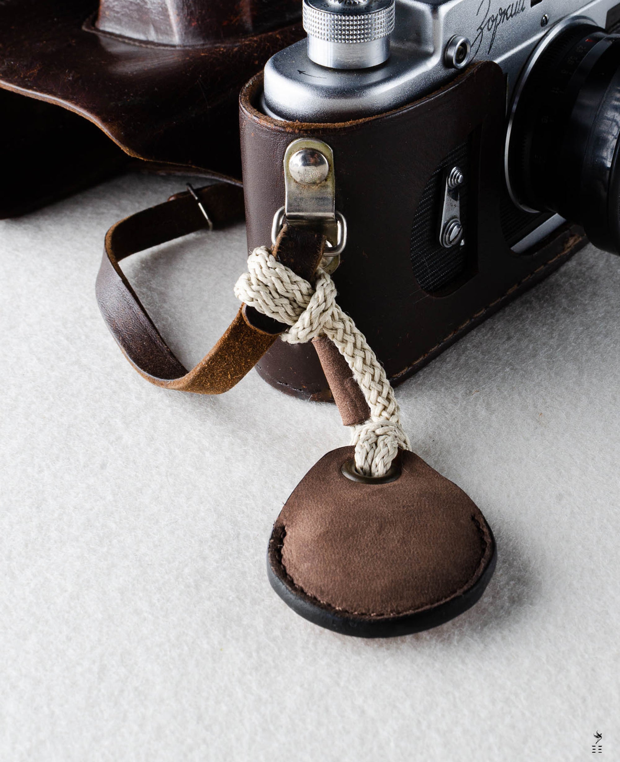 HOUSSE AIRTAG EN CUIR BOIS SAUVAGE