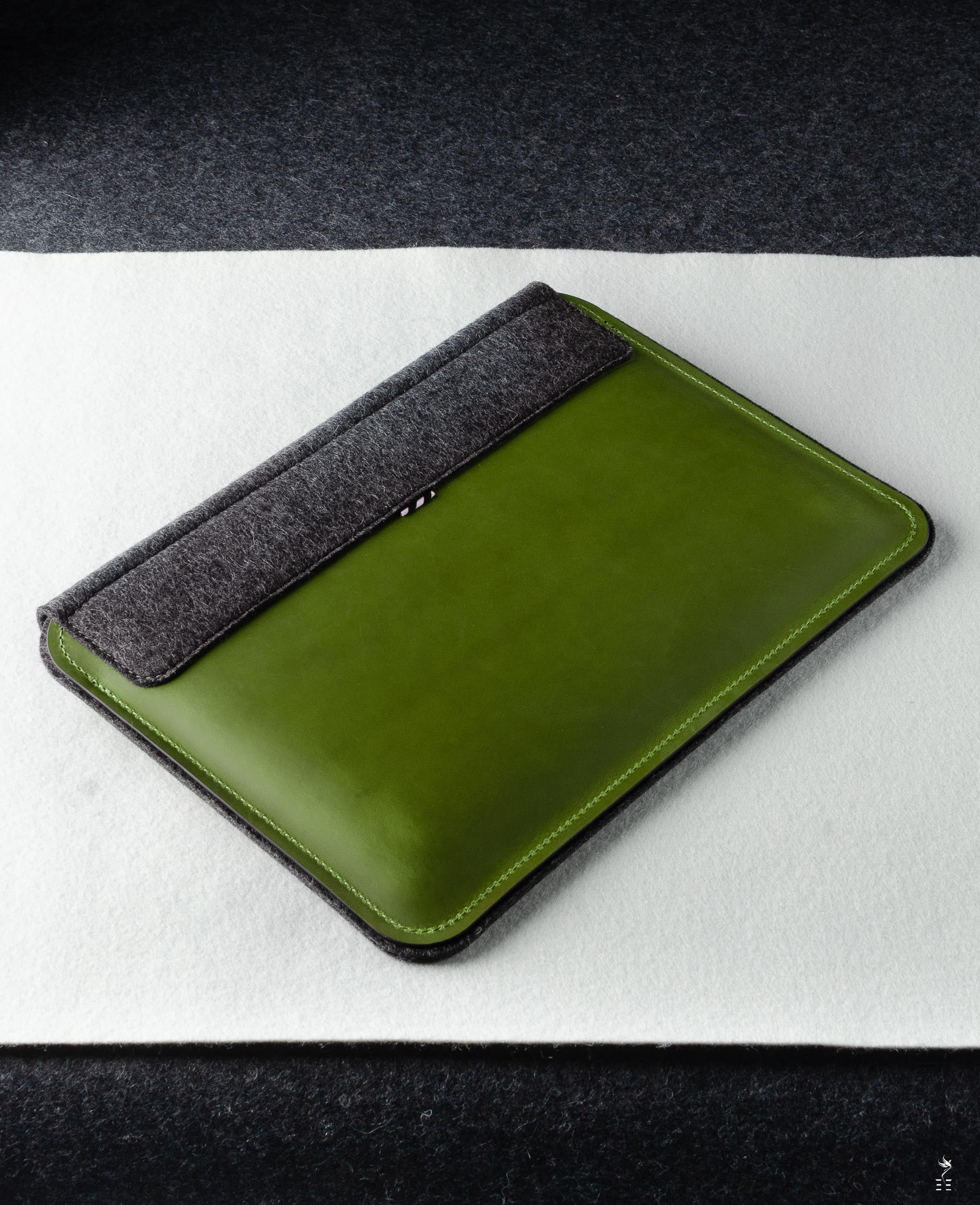 HOUSSE MACBOOK PRO/AIR EN CUIR⏐ALPINE GREEN