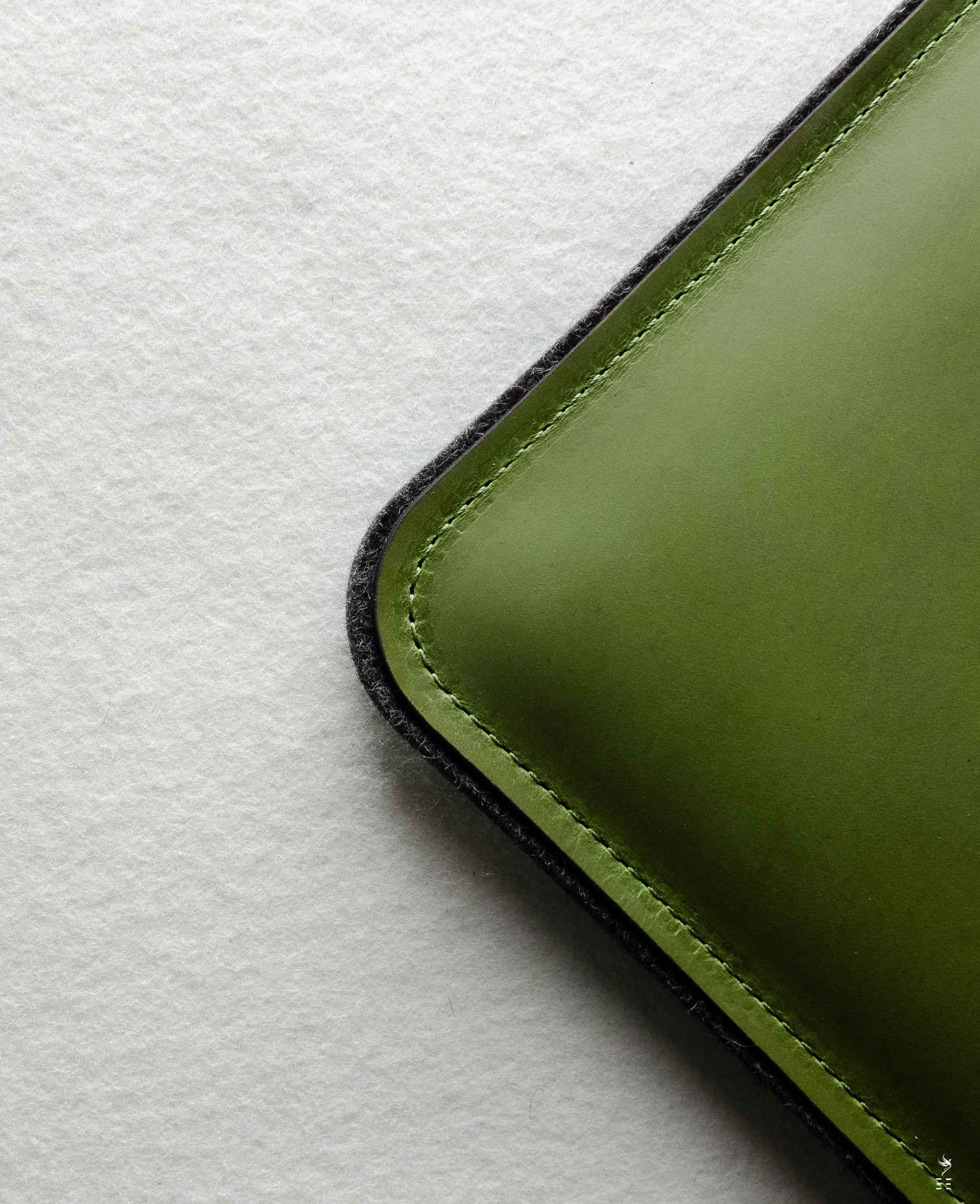HOUSSE MACBOOK PRO/AIR EN CUIR⏐ALPINE GREEN