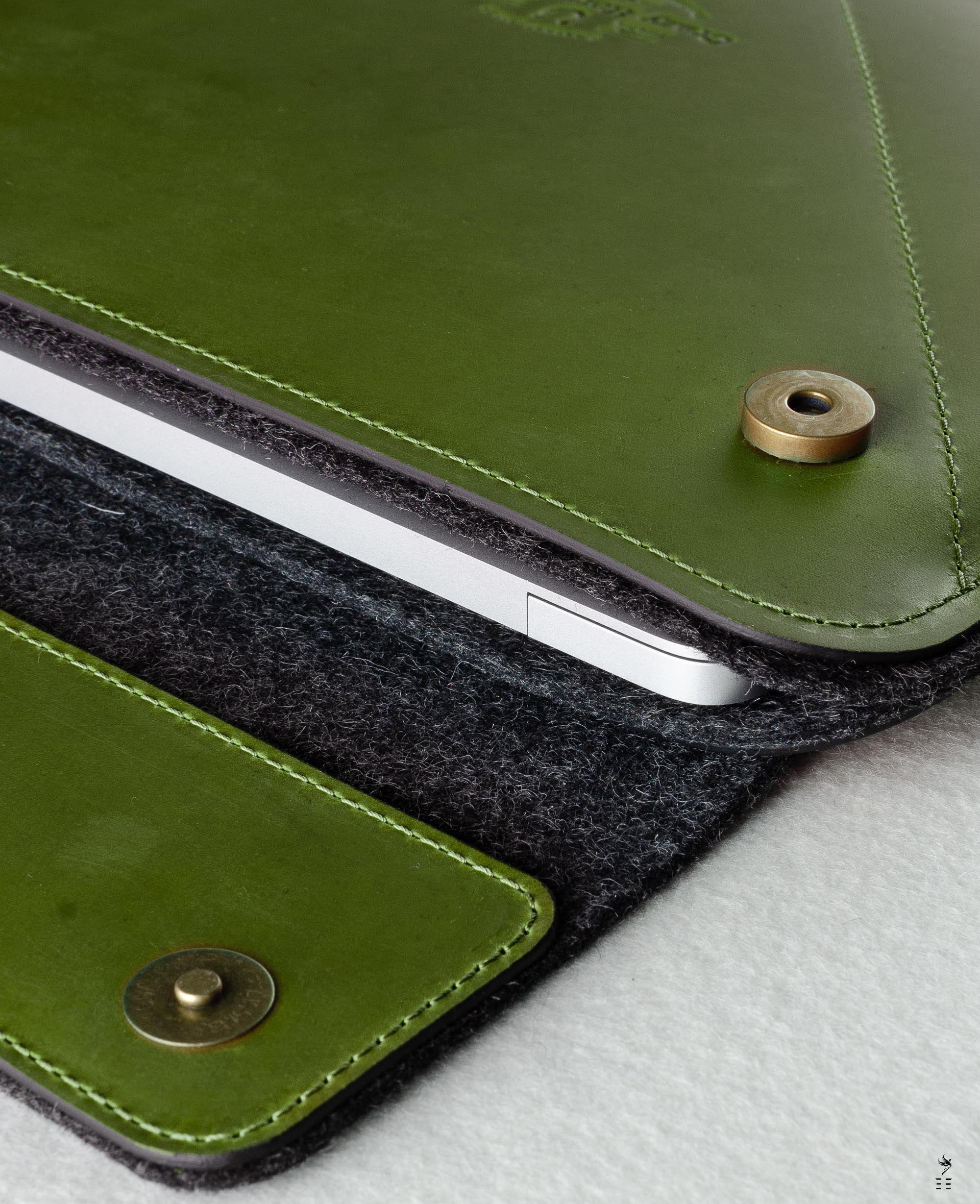 HOUSSE MACBOOK PRO/AIR EN CUIR⏐ALPINE GREEN