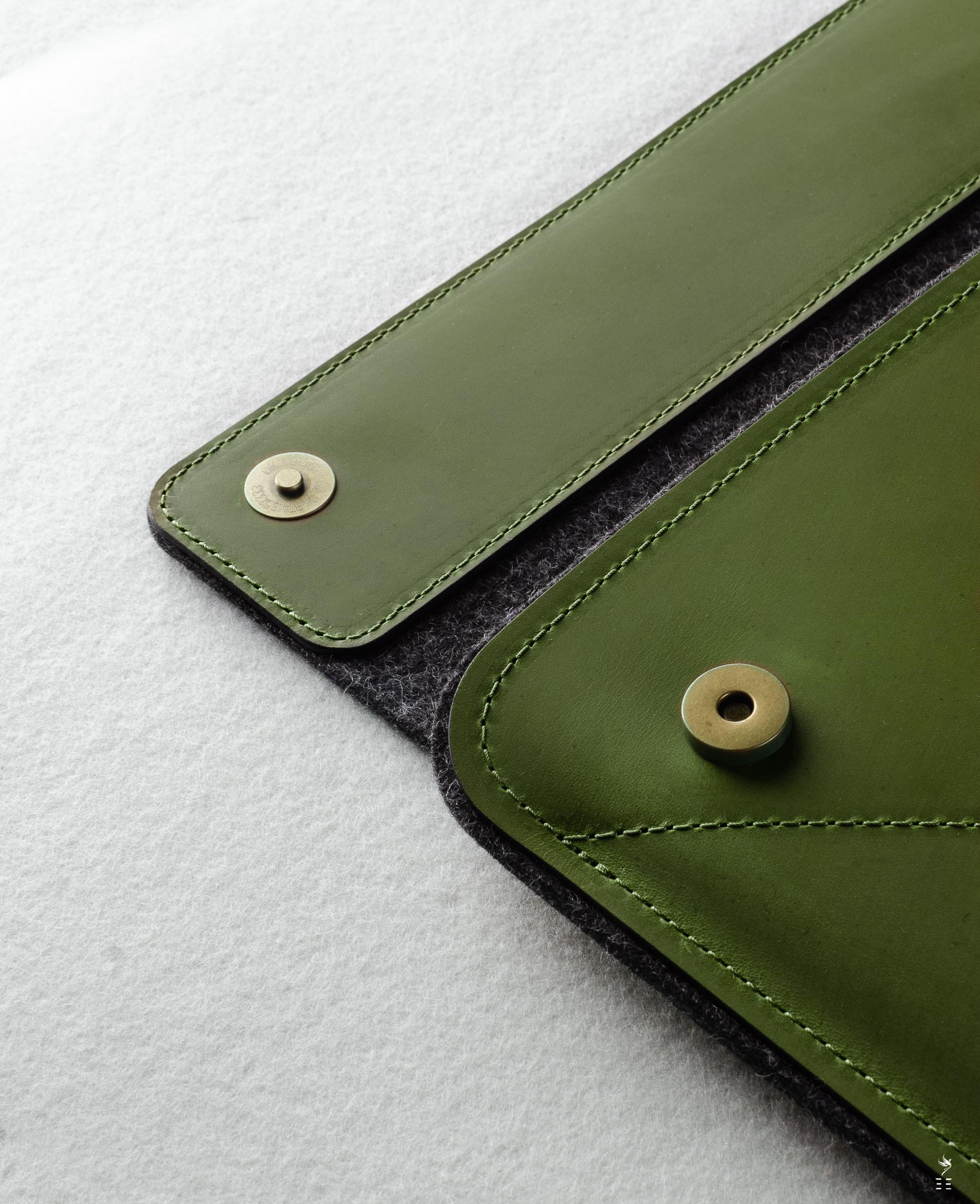 HOUSSE MACBOOK PRO/AIR EN CUIR⏐ALPINE GREEN